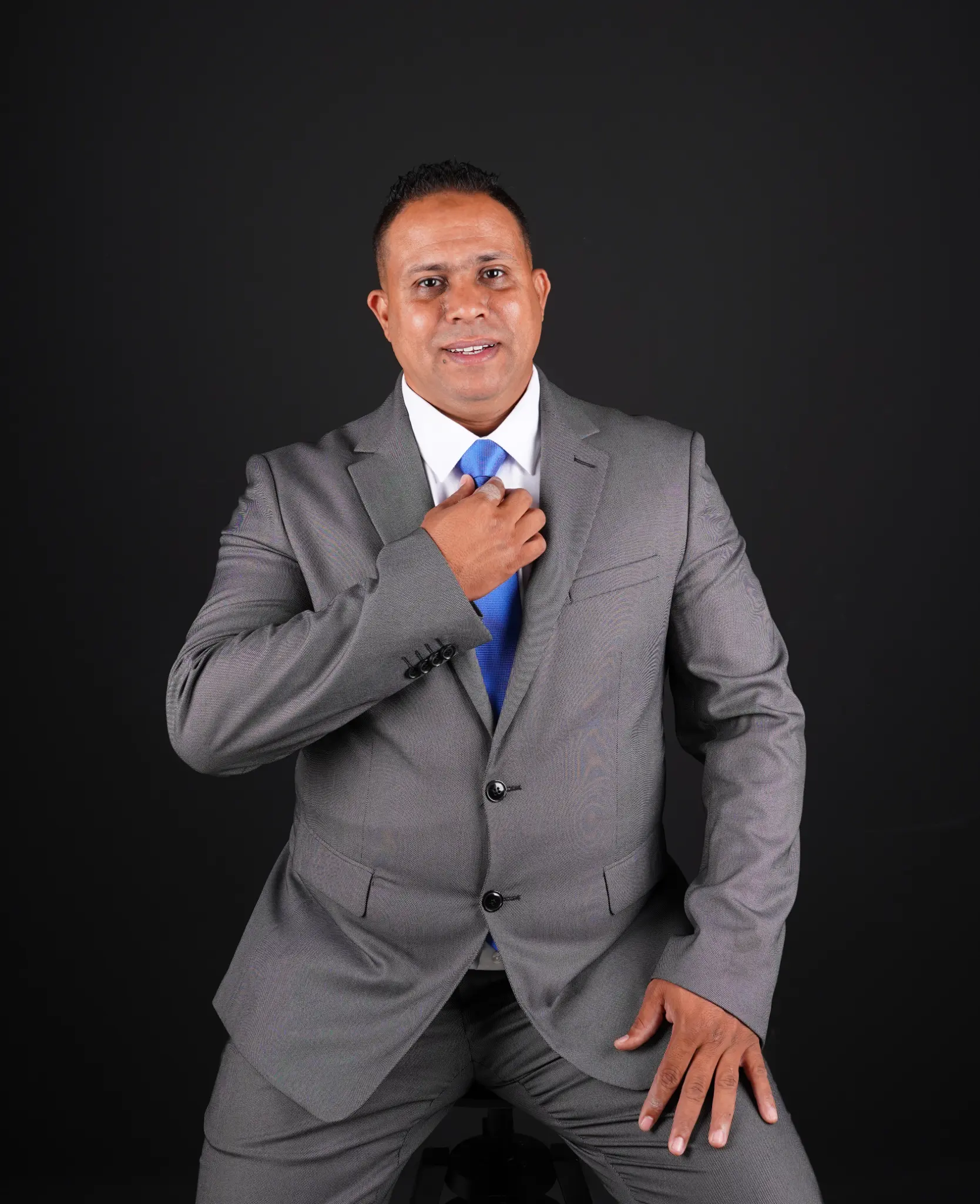Imad LEHOUARA en tenue professionnelle